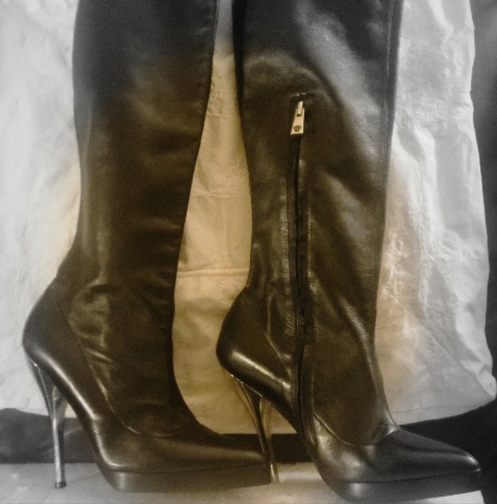Versace black leather boots. Size 37 (7) - Picture 5 of 10
